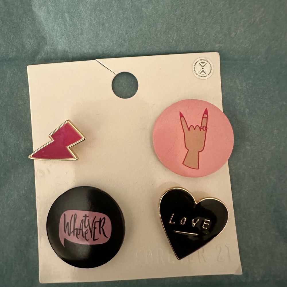 Forever 21 Assorted Gold and Silver Earring Collection - Picture 5 of 8